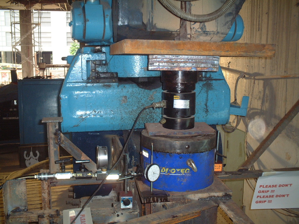 400 ton underpinning with calibrated load cell